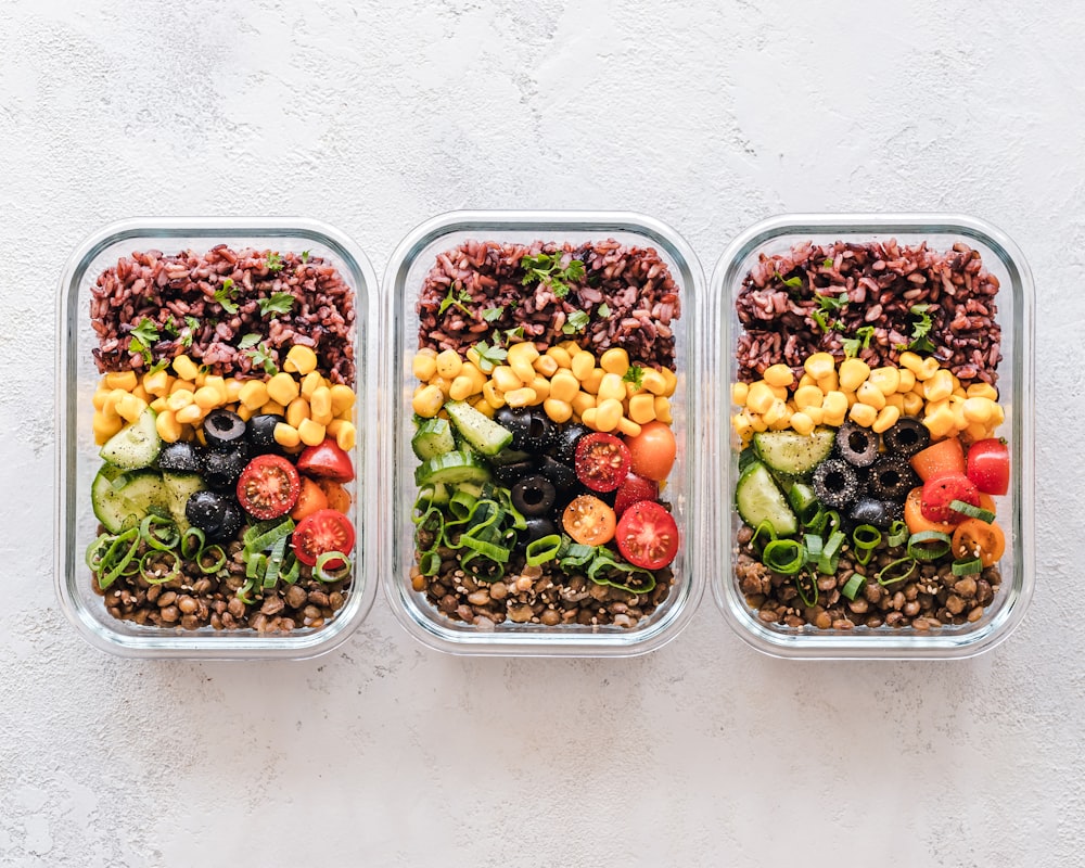 Frisk salat med mangfoldige grøntsager
